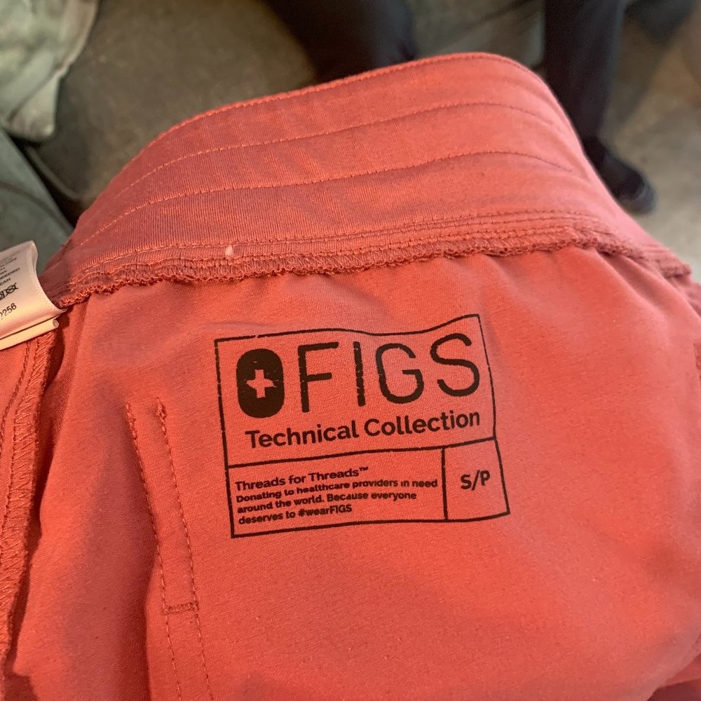 Figs Zamora™ Jogger Scrub Pants - Petite - Mauve (no longer available!!!)